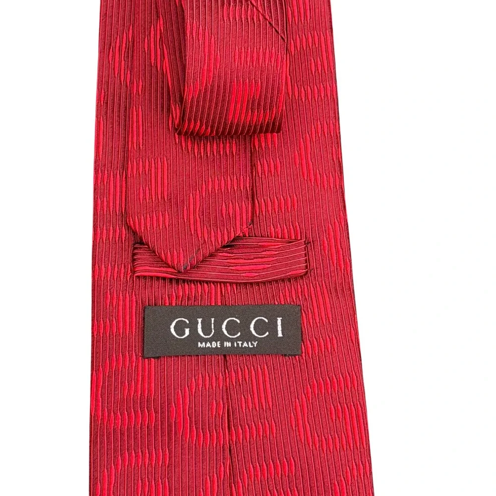 Gucci Silk Tie Mens Red Textured GG Monogram Logo Made in Italy Luxury Tie